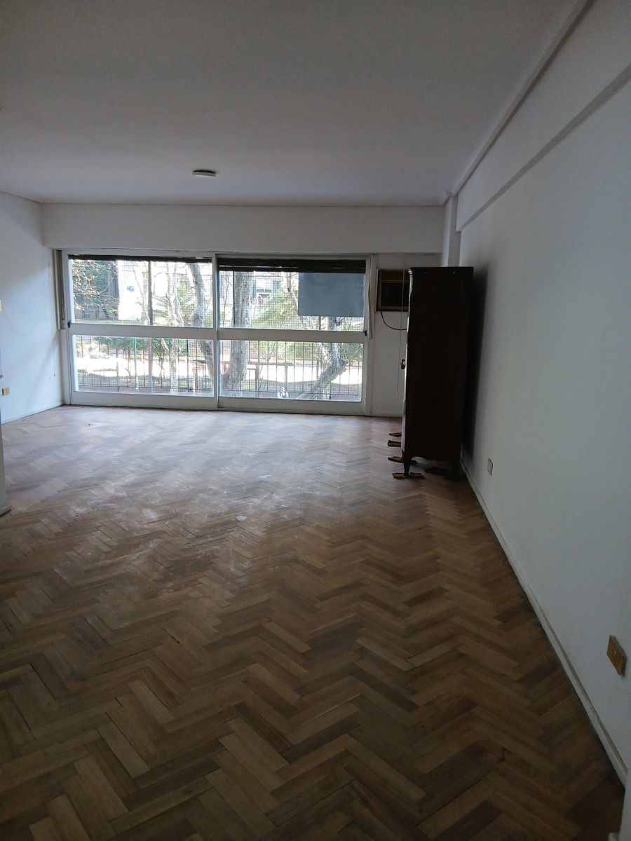 DEPARTAMENTO DE 4 AMBIENTES CON DEPENDENCIA Y ESPACIO GUARDACOCHES CUBIERTO. - 4