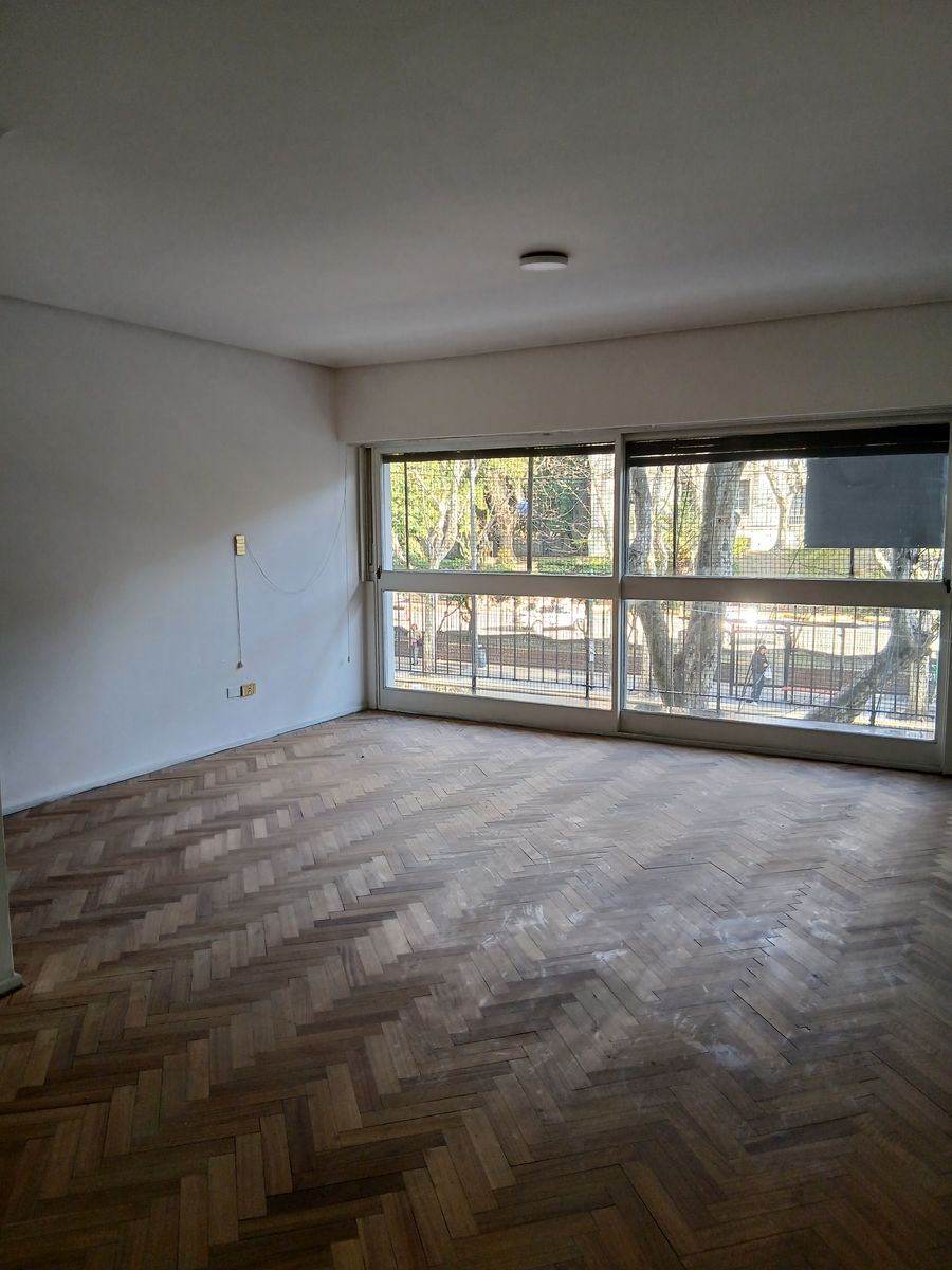 DEPARTAMENTO DE 4 AMBIENTES CON DEPENDENCIA Y ESPACIO GUARDACOCHES CUBIERTO. - 5