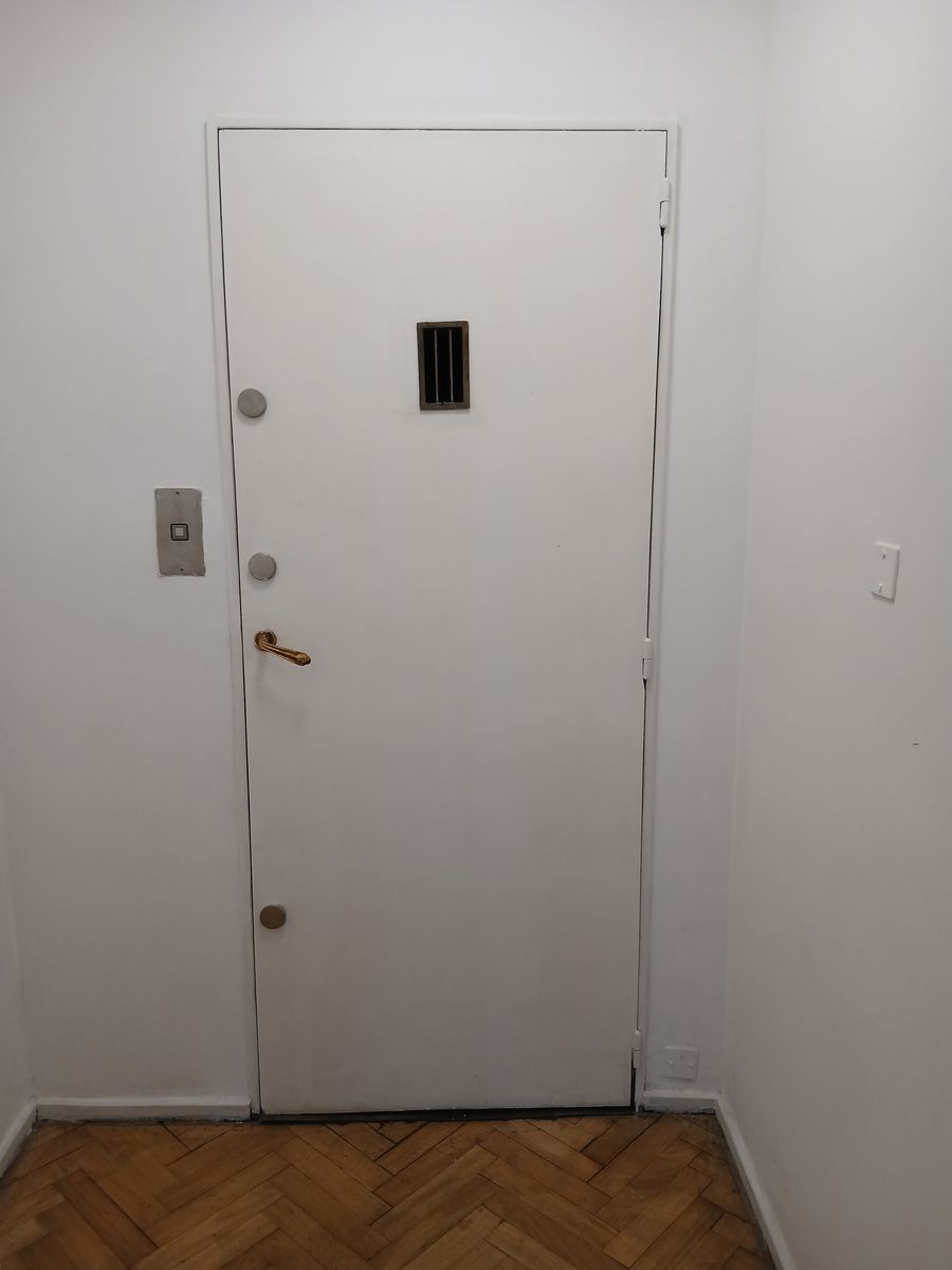 DEPARTAMENTO DE 4 AMBIENTES CON DEPENDENCIA Y ESPACIO GUARDACOCHES CUBIERTO. - 8
