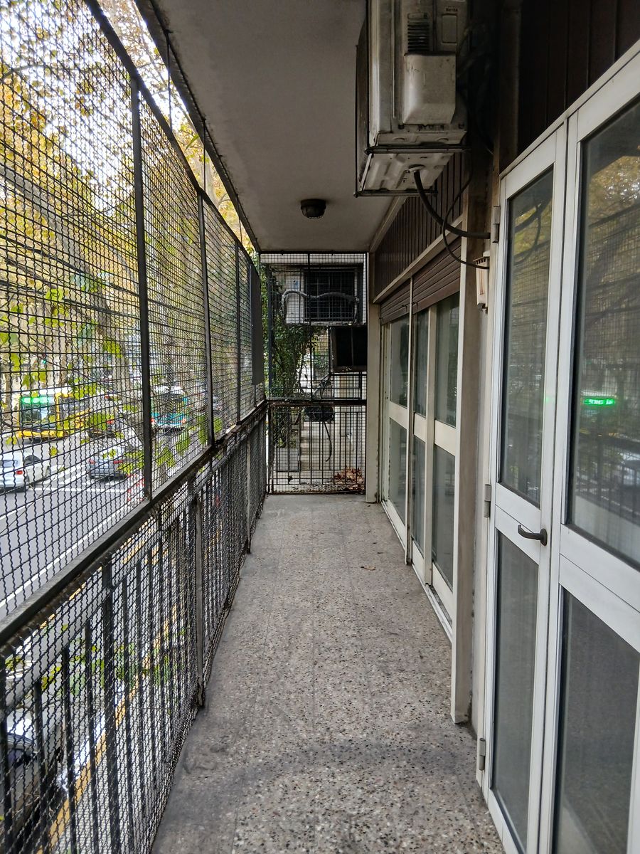 DEPARTAMENTO DE 4 AMBIENTES CON DEPENDENCIA Y ESPACIO GUARDACOCHES CUBIERTO. - 9