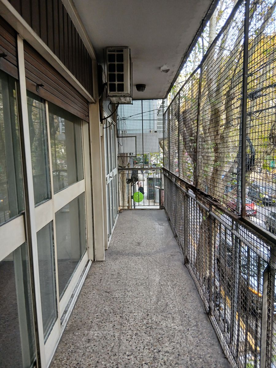 DEPARTAMENTO DE 4 AMBIENTES CON DEPENDENCIA Y ESPACIO GUARDACOCHES CUBIERTO. - 10