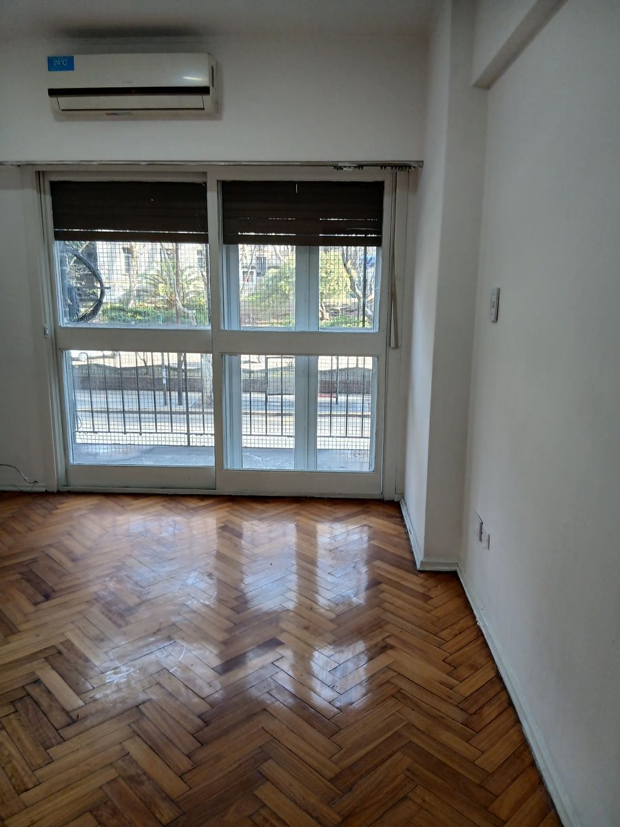 DEPARTAMENTO DE 4 AMBIENTES CON DEPENDENCIA Y ESPACIO GUARDACOCHES CUBIERTO. - 14