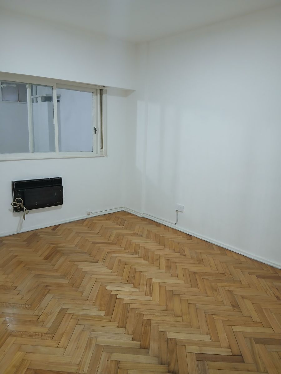 DEPARTAMENTO DE 4 AMBIENTES CON DEPENDENCIA Y ESPACIO GUARDACOCHES CUBIERTO. - 16