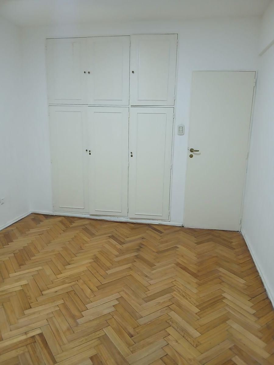 DEPARTAMENTO DE 4 AMBIENTES CON DEPENDENCIA Y ESPACIO GUARDACOCHES CUBIERTO. - 17