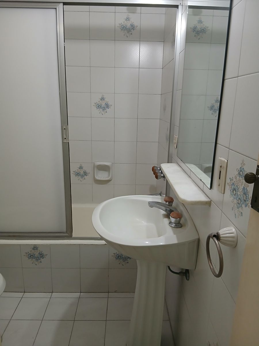 DEPARTAMENTO DE 4 AMBIENTES CON DEPENDENCIA Y ESPACIO GUARDACOCHES CUBIERTO. - 18