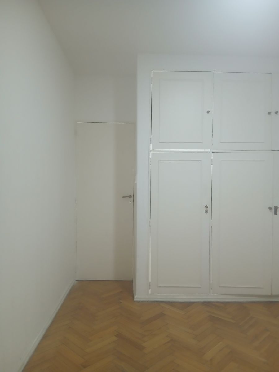 DEPARTAMENTO DE 4 AMBIENTES CON DEPENDENCIA Y ESPACIO GUARDACOCHES CUBIERTO. - 19