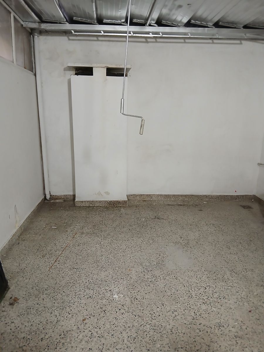 DEPARTAMENTO DE 4 AMBIENTES CON DEPENDENCIA Y ESPACIO GUARDACOCHES CUBIERTO. - 21