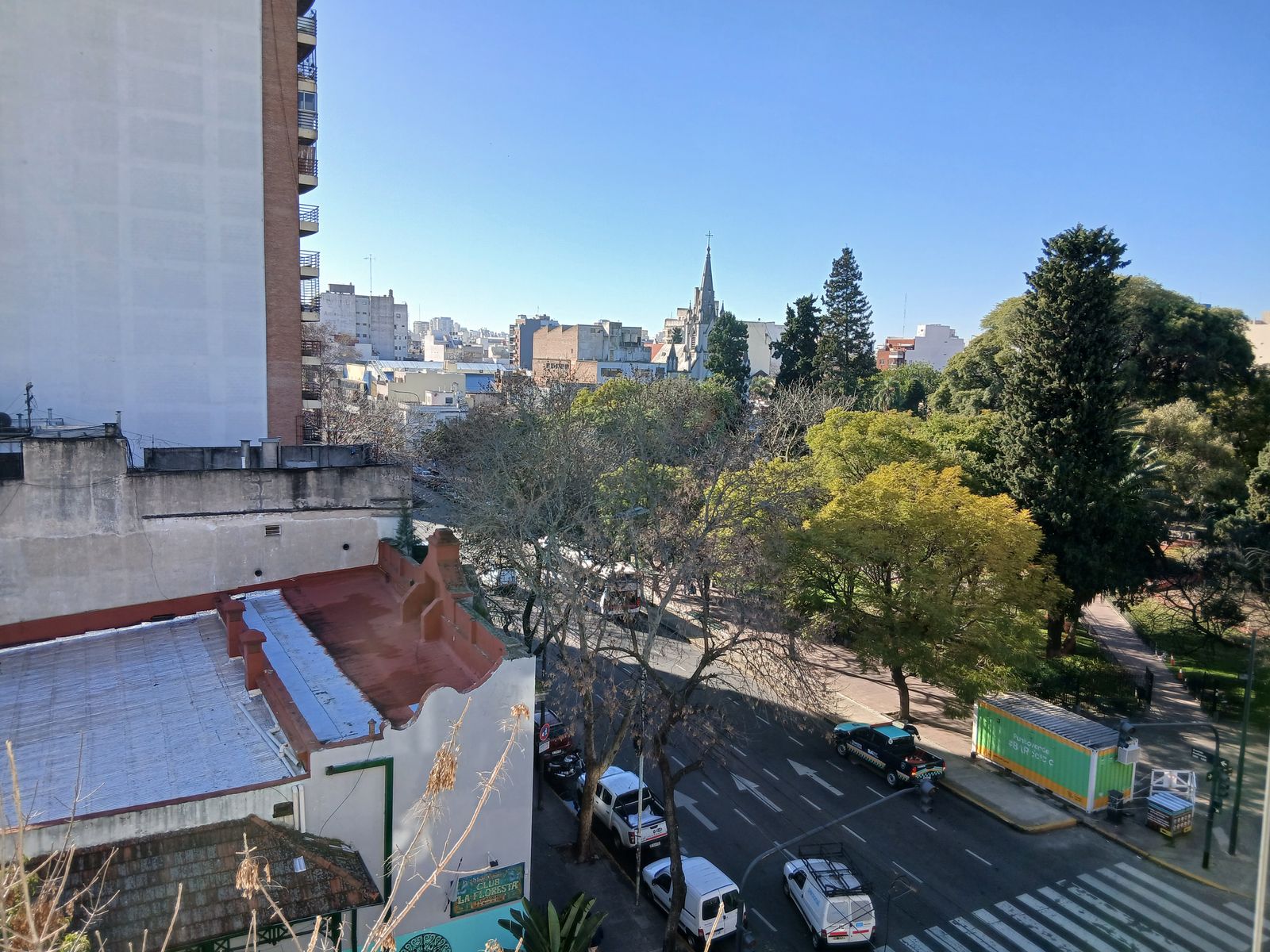 AMPLIO DEPARTAMENTO DE 2 AMBIENTES FRENTE A PLAZA VELEZ SARFIELD - 3
