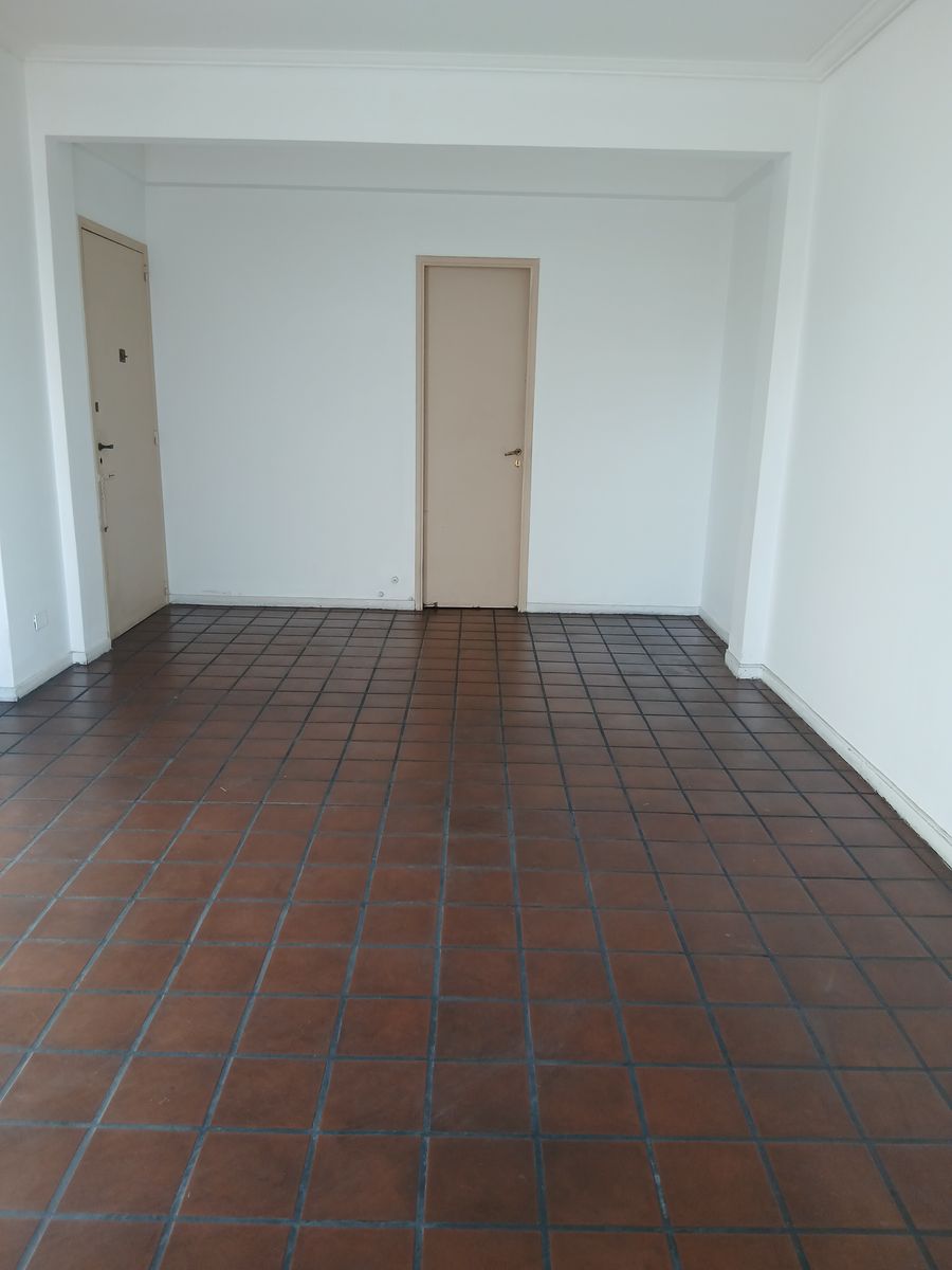 AMPLIO DEPARTAMENTO DE 2 AMBIENTES FRENTE A PLAZA VELEZ SARFIELD - 4
