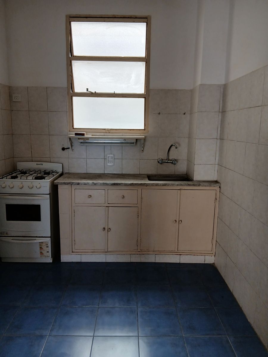 AMPLIO DEPARTAMENTO DE 2 AMBIENTES FRENTE A PLAZA VELEZ SARFIELD - 7