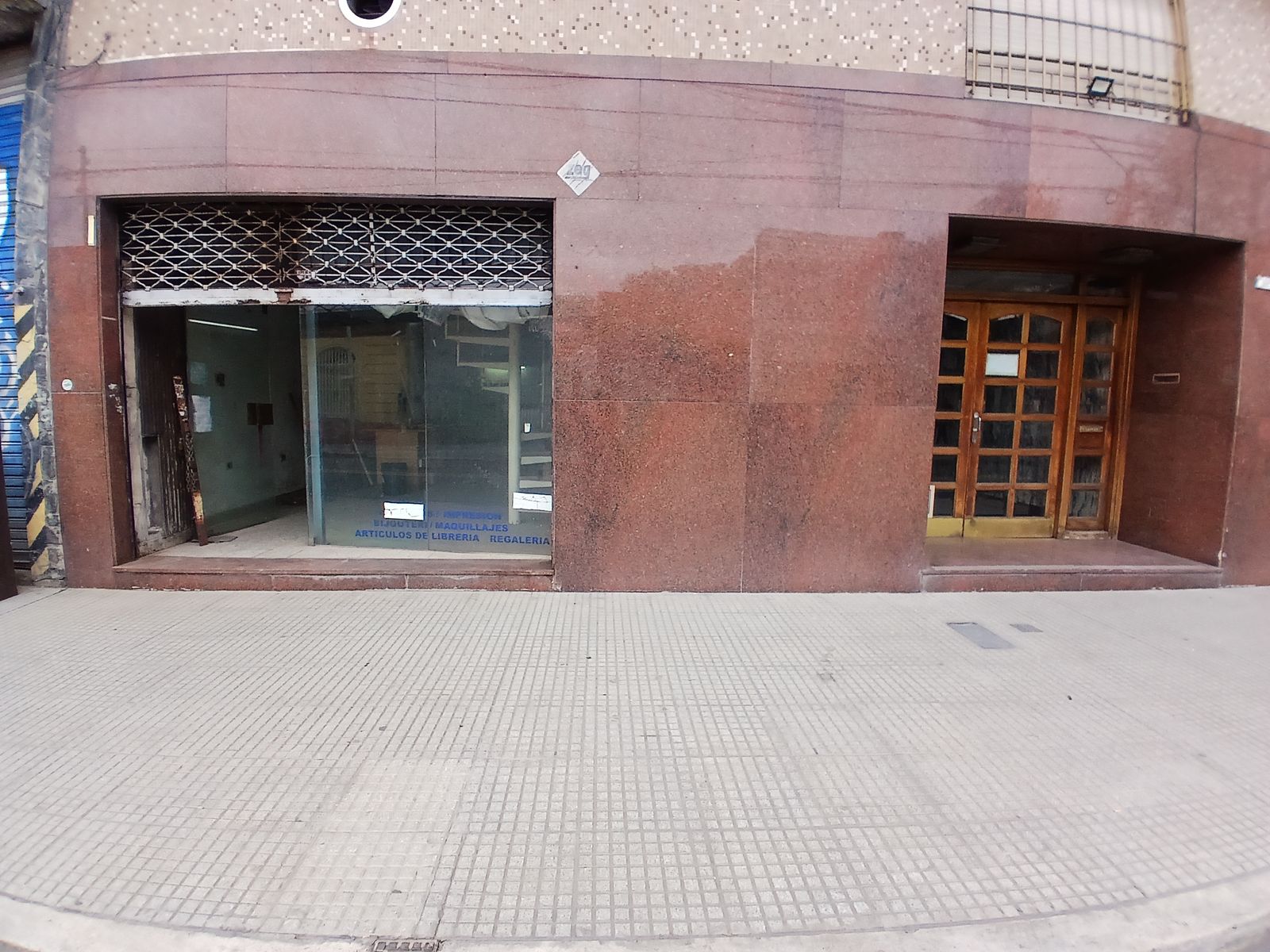 LOCAL CON ENTREPISO UBICADO SOBRE AV LOPE DE VEGA - 1