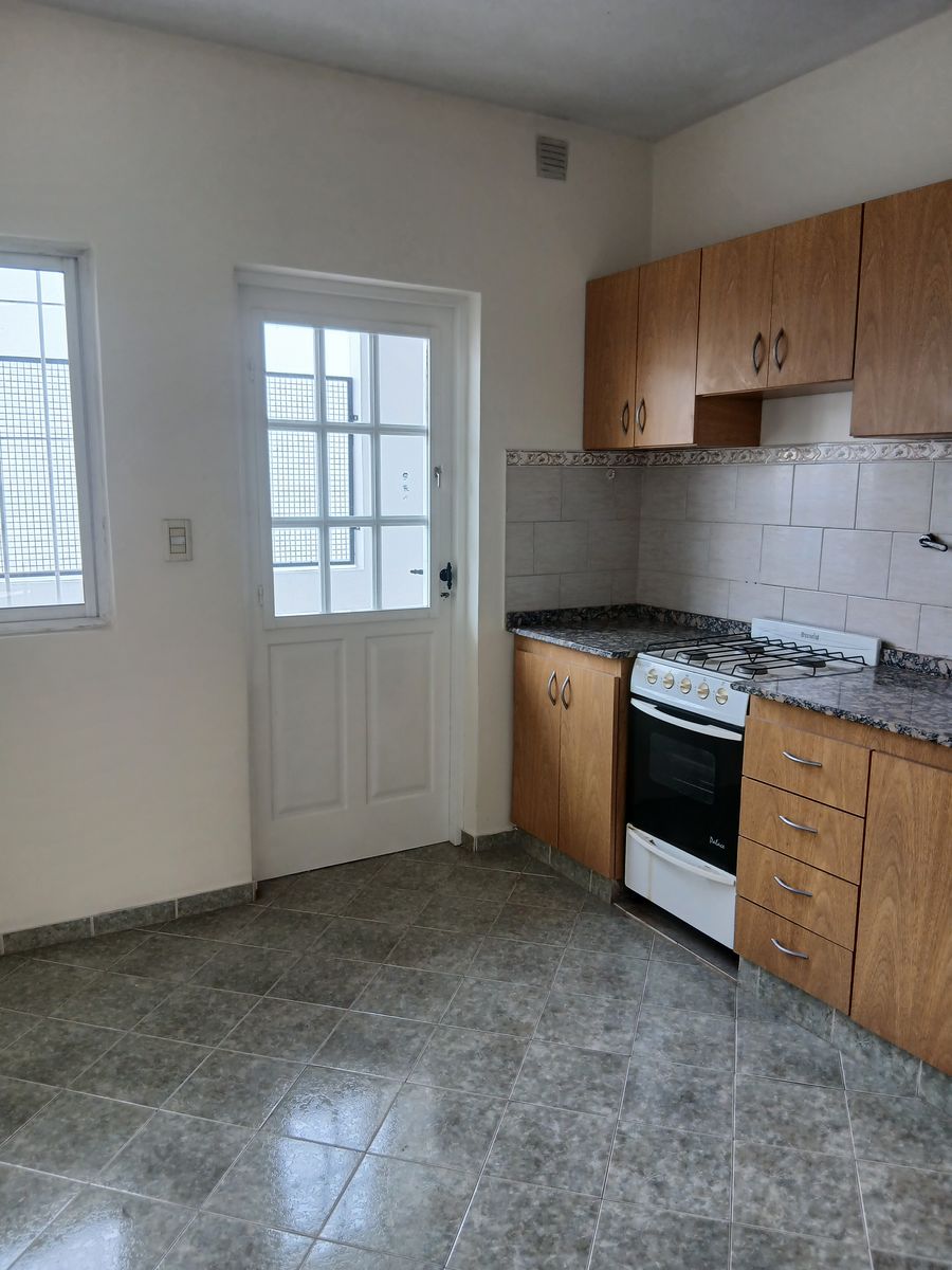 DUPLEX DE 3 AMBIENTES EN PRIMER PISO EN LA MEJOR ZONA RESIDENCIAL DE FLORESTA - 9