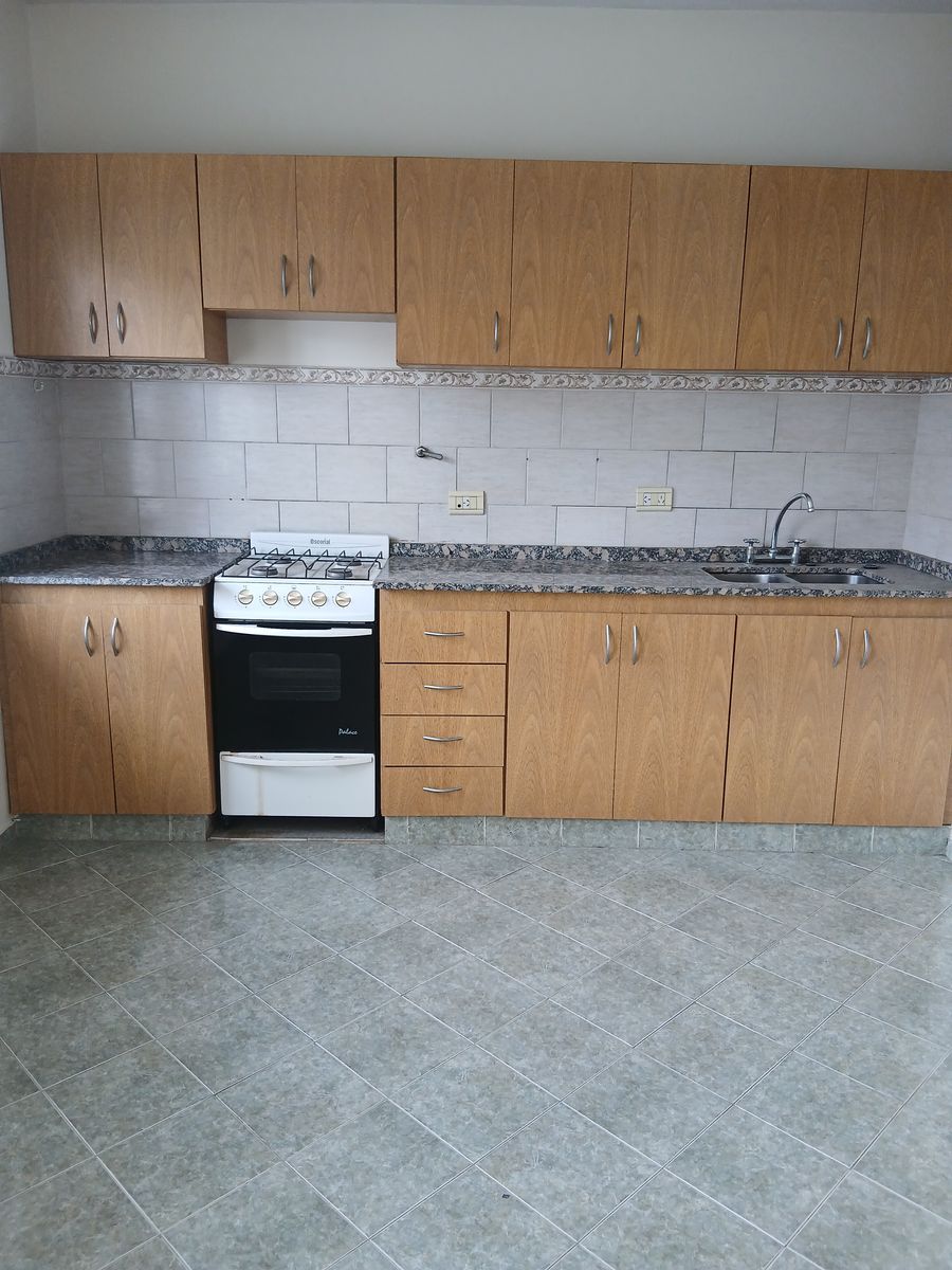 DUPLEX DE 3 AMBIENTES EN PRIMER PISO EN LA MEJOR ZONA RESIDENCIAL DE FLORESTA - 10