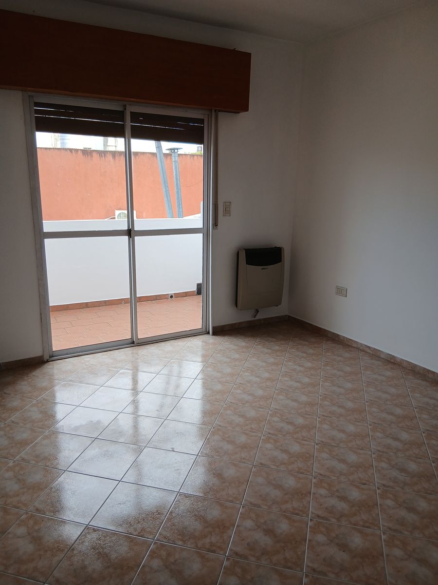 DUPLEX DE 3 AMBIENTES EN PRIMER PISO EN LA MEJOR ZONA RESIDENCIAL DE FLORESTA - 14