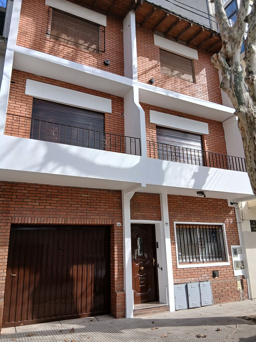 DUPLEX DE 3 AMBIENTES EN PRIMER PISO EN LA MEJOR ZONA RESIDENCIAL DE FLORESTA - 1