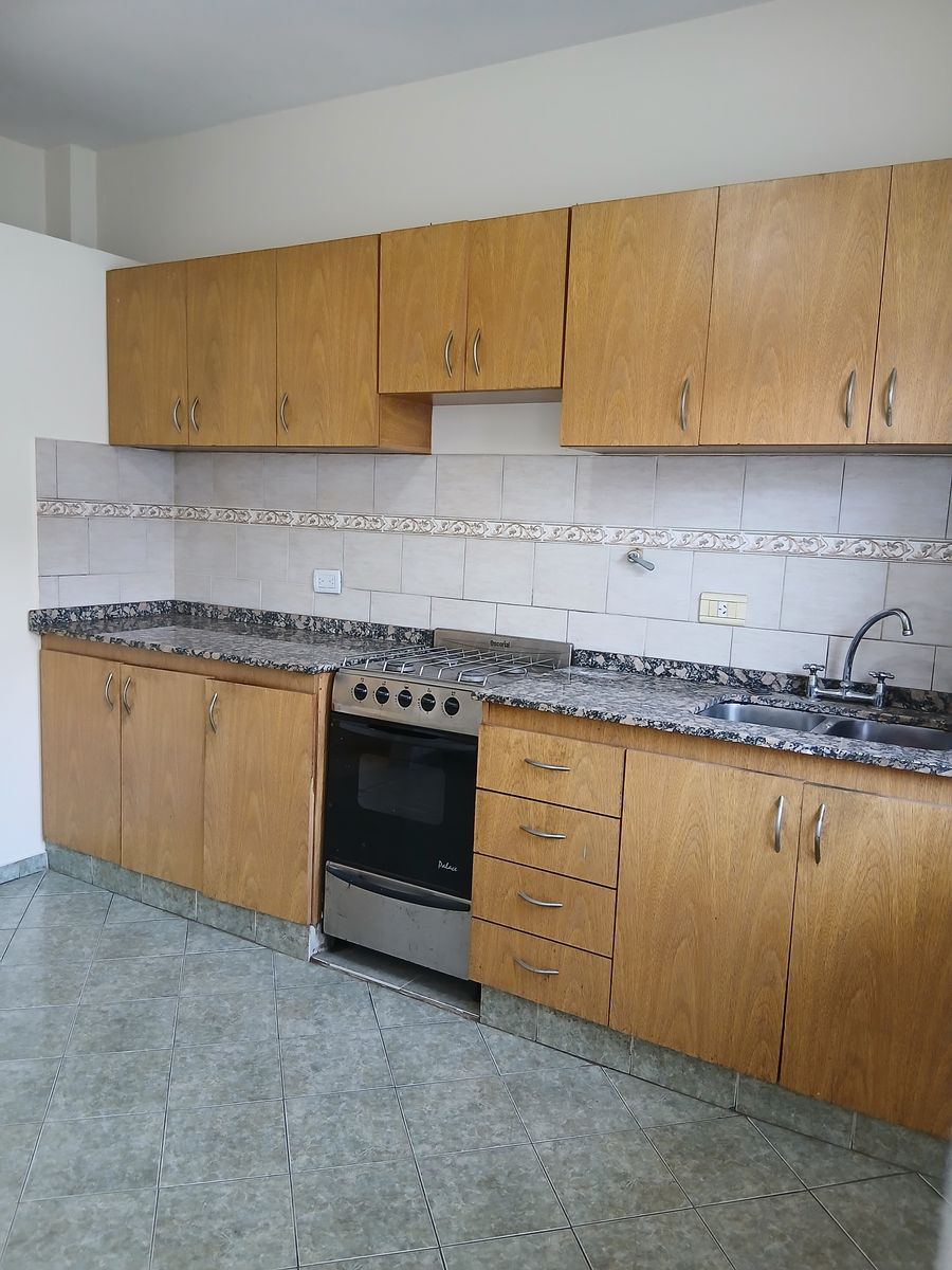 DUPLEX DE 3 AMBIENTES EN PRIMER PISO EN LA MEJOR ZONA RESIDENCIAL DE FLORESTA - 8