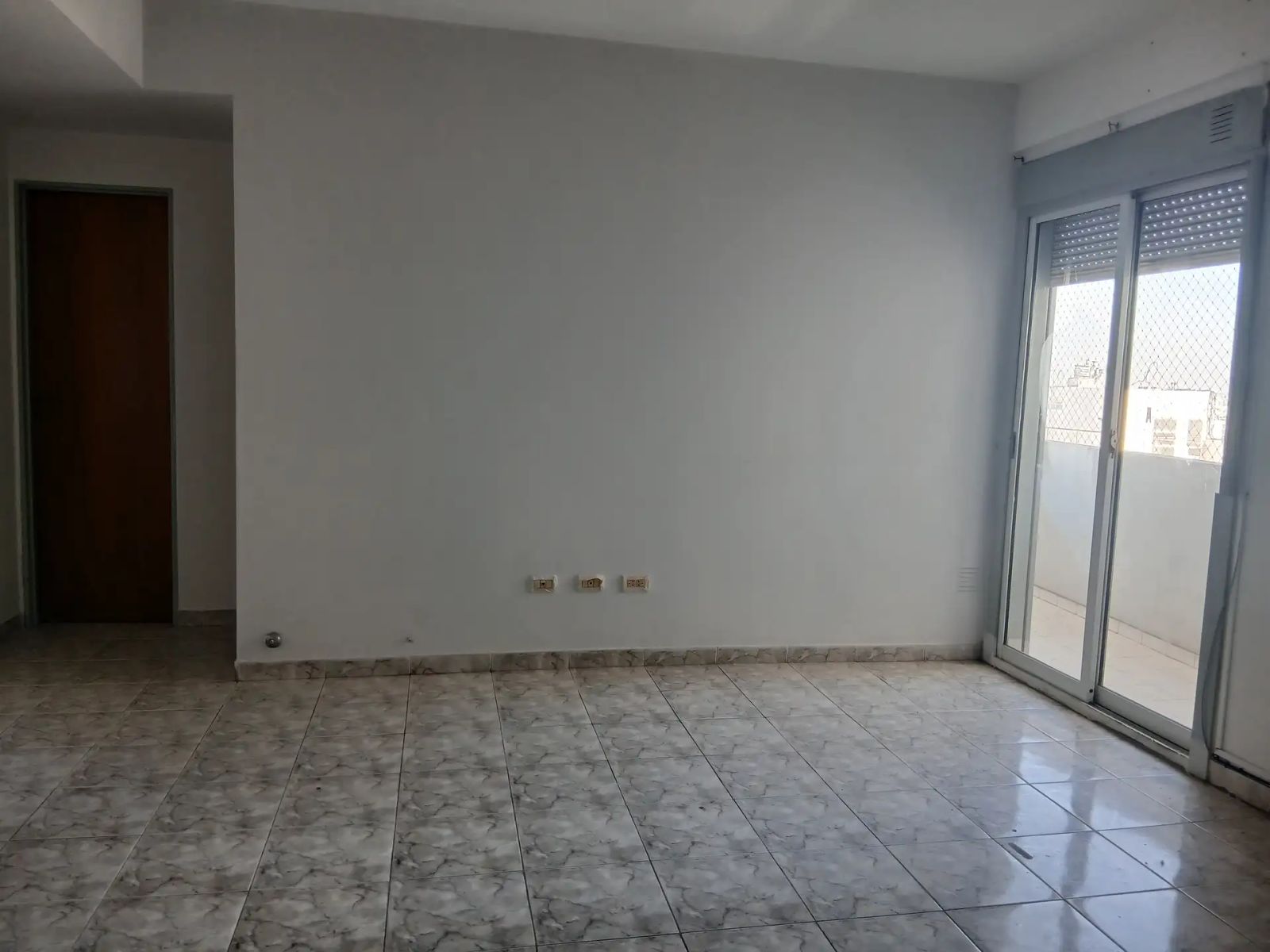 DEPARTAMENTO DE 2 AMBIENTES CON BALCON EN FLORESTA — foto 3