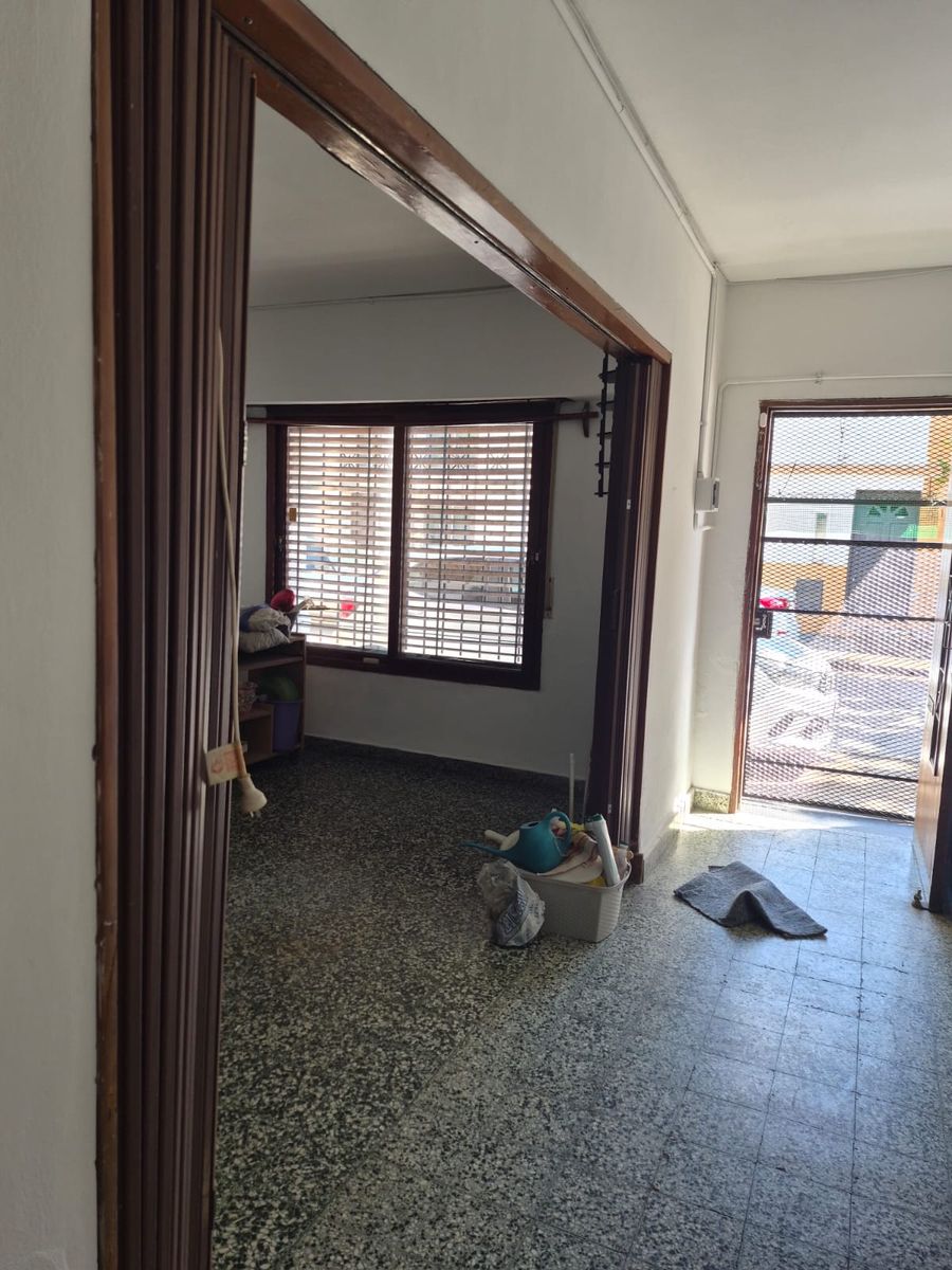 TIPO CASA ENTRADA INDEPENDIENTE DE 4 AMBIENTES CON AMPLIO PATIO CUBIERTO Y TERRAZA - 2