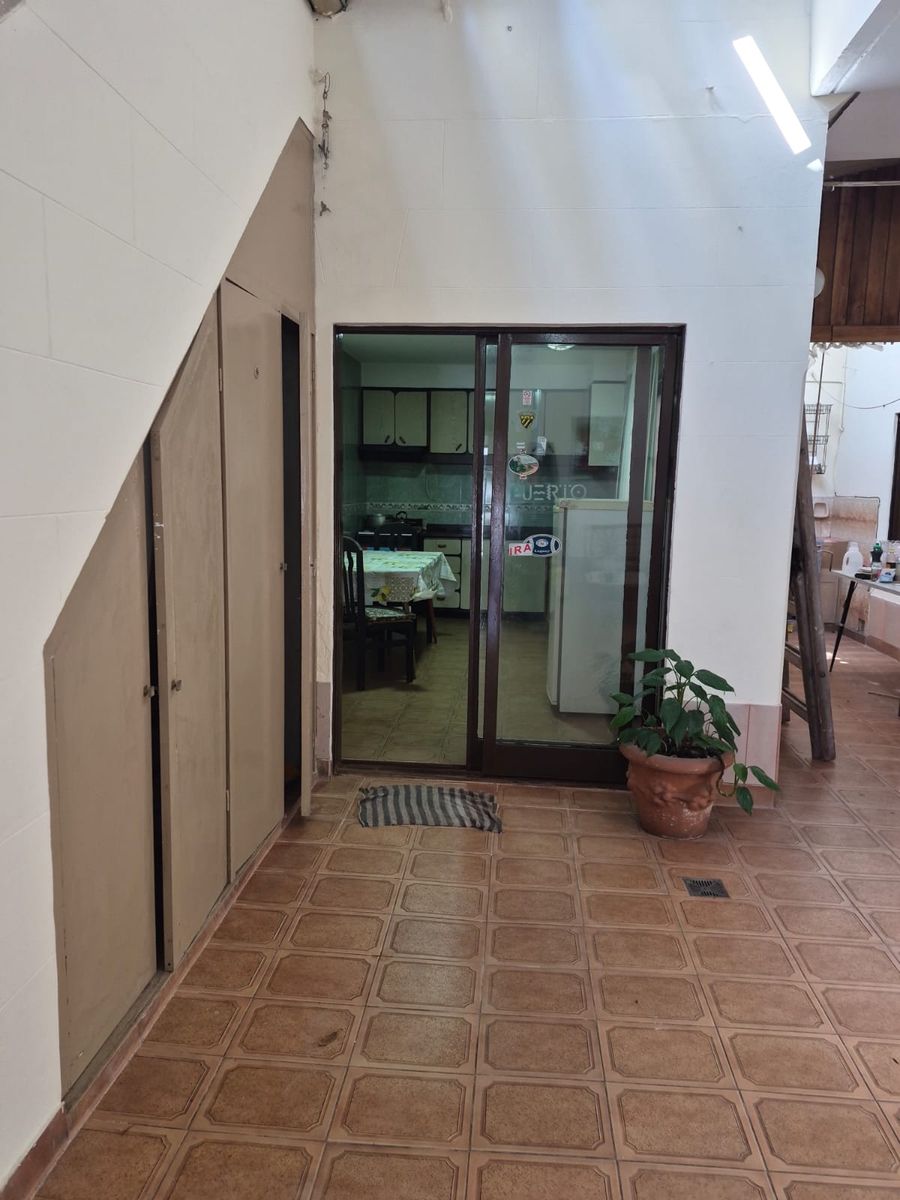 TIPO CASA ENTRADA INDEPENDIENTE DE 4 AMBIENTES CON AMPLIO PATIO CUBIERTO Y TERRAZA - 3