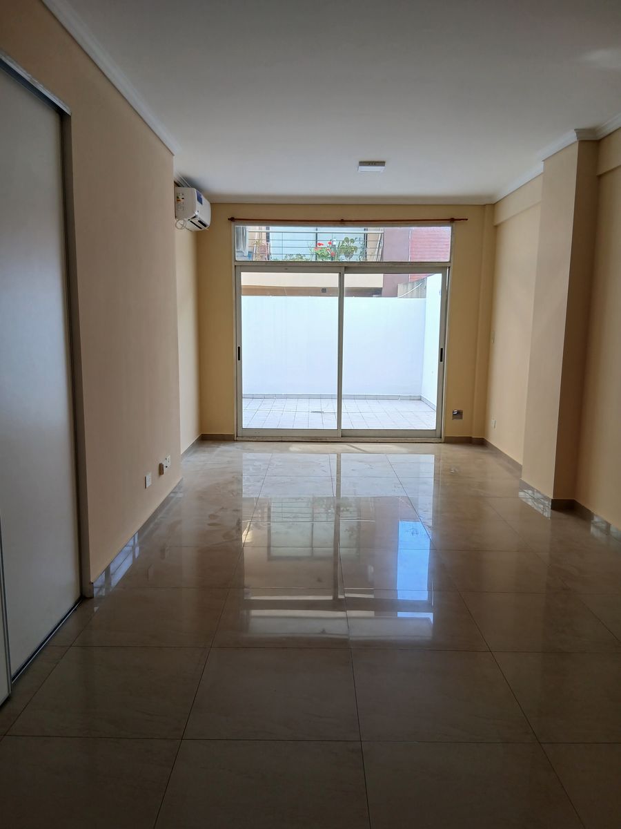 MONOAMBIENTE CON DOS PATIOS EN ALQUILER — foto 3