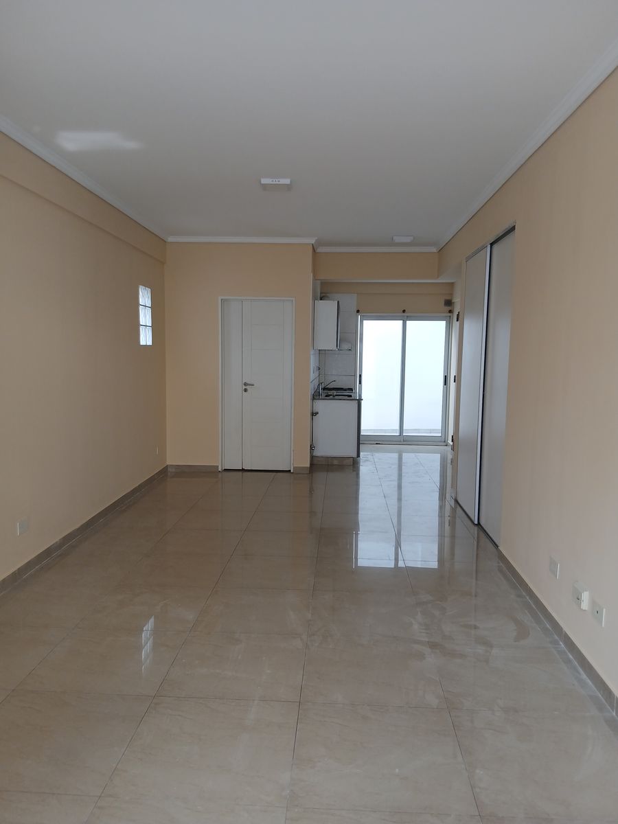 MONOAMBIENTE CON DOS PATIOS EN ALQUILER — foto 4