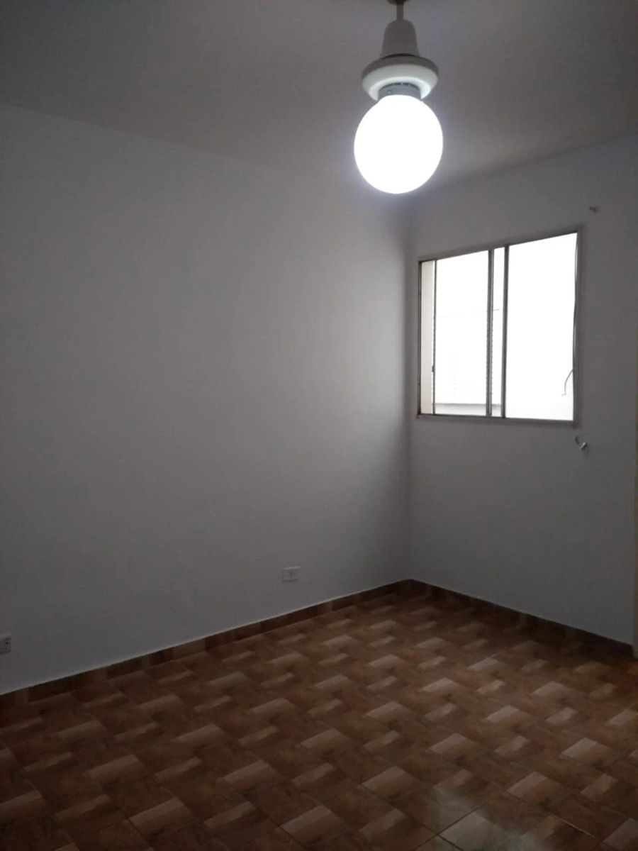 DEPARTAMENTO DE 2 AMBIENTES AMPLIOS EN FLORESTA - 4