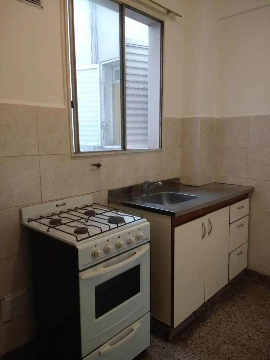 DEPARTAMENTO DE 2 AMBIENTES AMPLIOS EN FLORESTA - 8