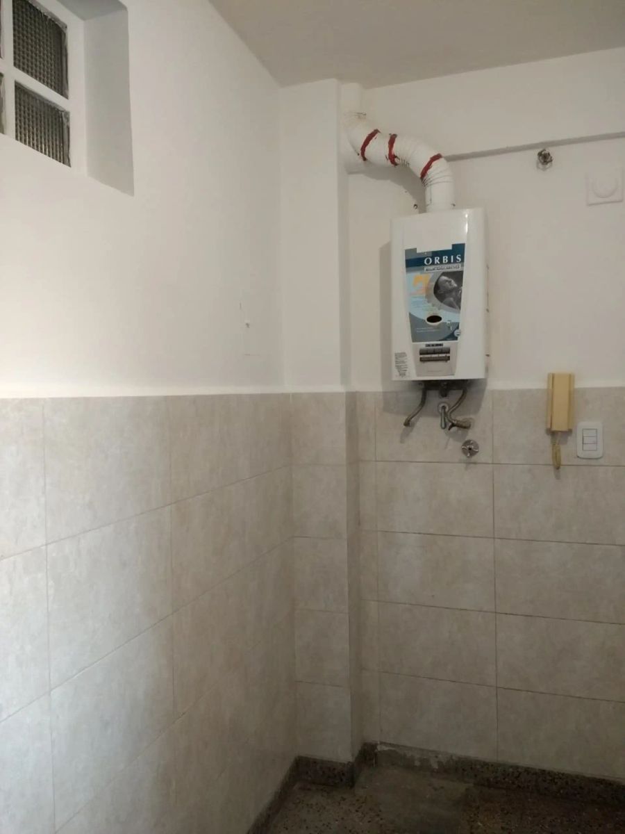 DEPARTAMENTO DE 2 AMBIENTES AMPLIOS EN FLORESTA - 11