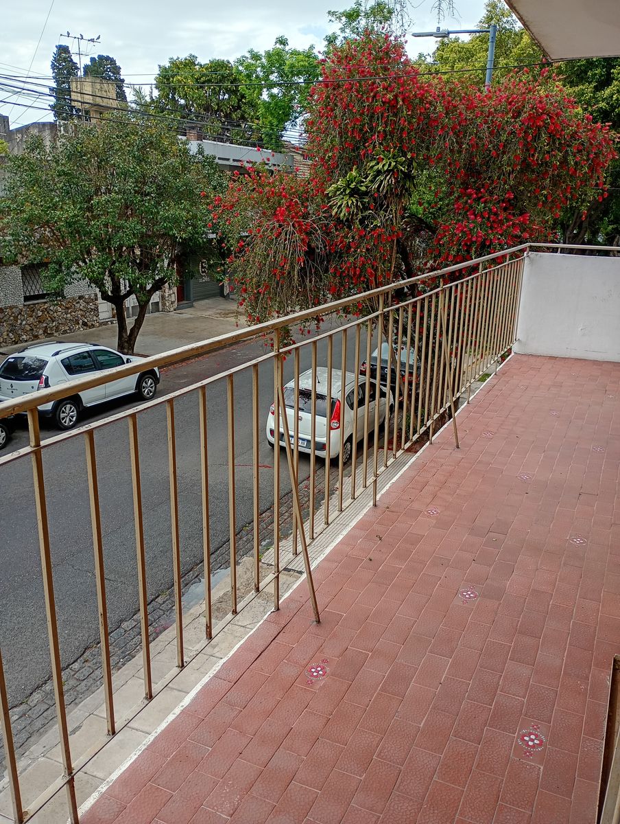 DEPARTAMENTO DE 4 AMBIENTES CON BALCON Y PATIO CUBIERTO EN FLORESTA — foto 5