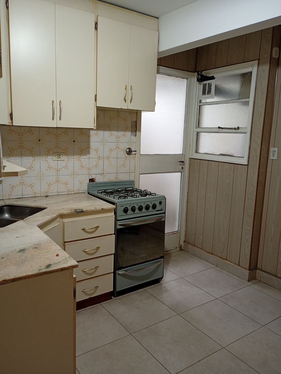 DEPARTAMENTO DE 4 AMBIENTES CON BALCON Y PATIO CUBIERTO EN FLORESTA — foto 6