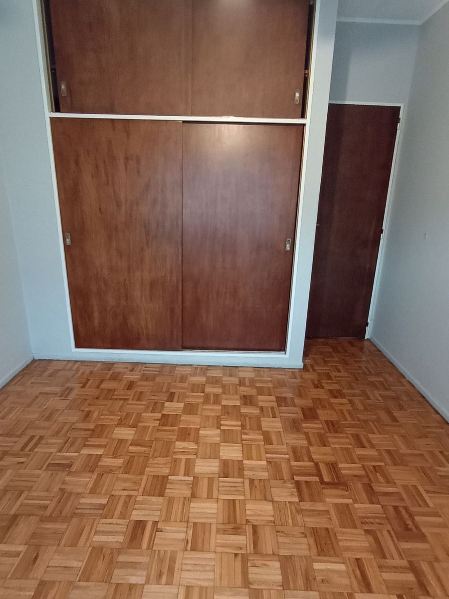 DEPARTAMENTO DE 4 AMBIENTES CON BALCON Y PATIO CUBIERTO EN FLORESTA — foto 9
