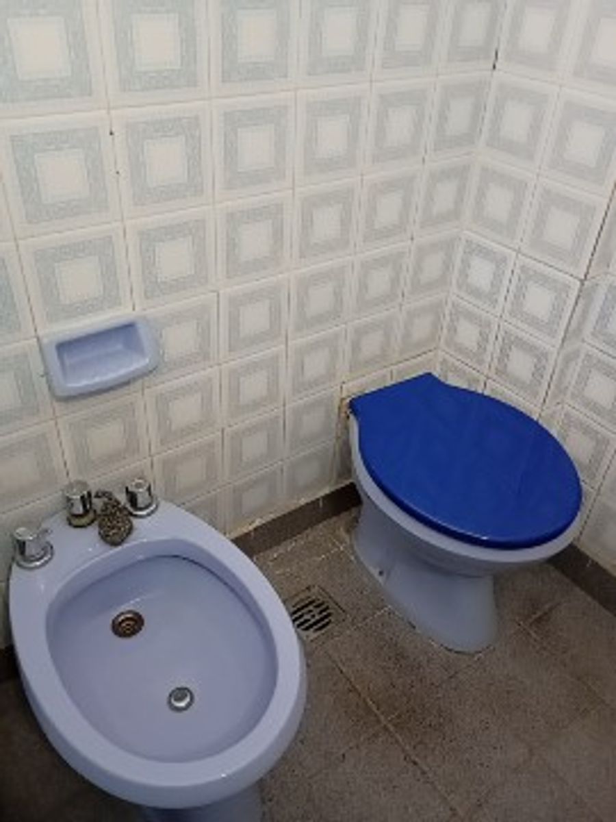 DEPARTAMENTO DE 4 AMBIENTES CON BALCON Y PATIO CUBIERTO EN FLORESTA — foto 11