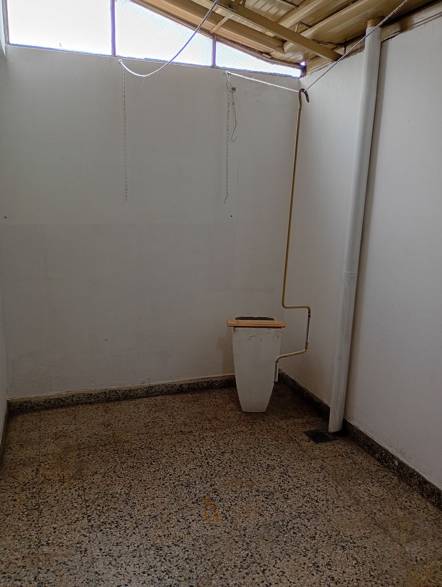 DEPARTAMENTO DE 4 AMBIENTES CON BALCON Y PATIO CUBIERTO EN FLORESTA — foto 15