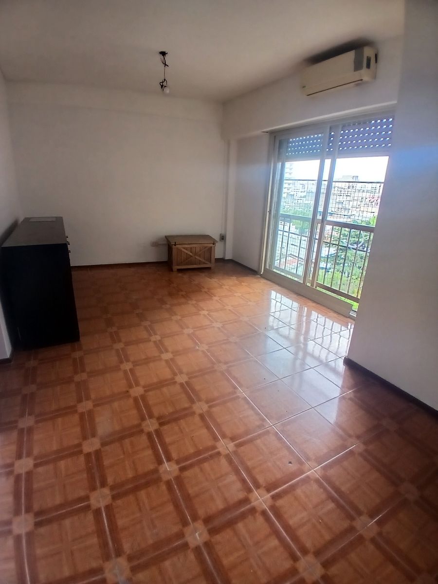 DEPARTAMENTO DE 3 AMBIENTES EN FLORESTA - 3