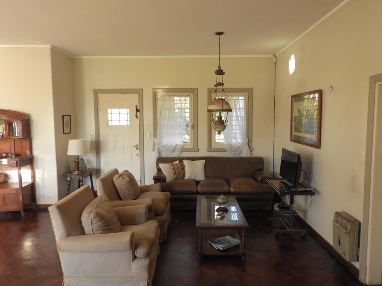 En Venta - Gran Chalet Apto Para Emprendimiento en Pleno Constitución — foto 4