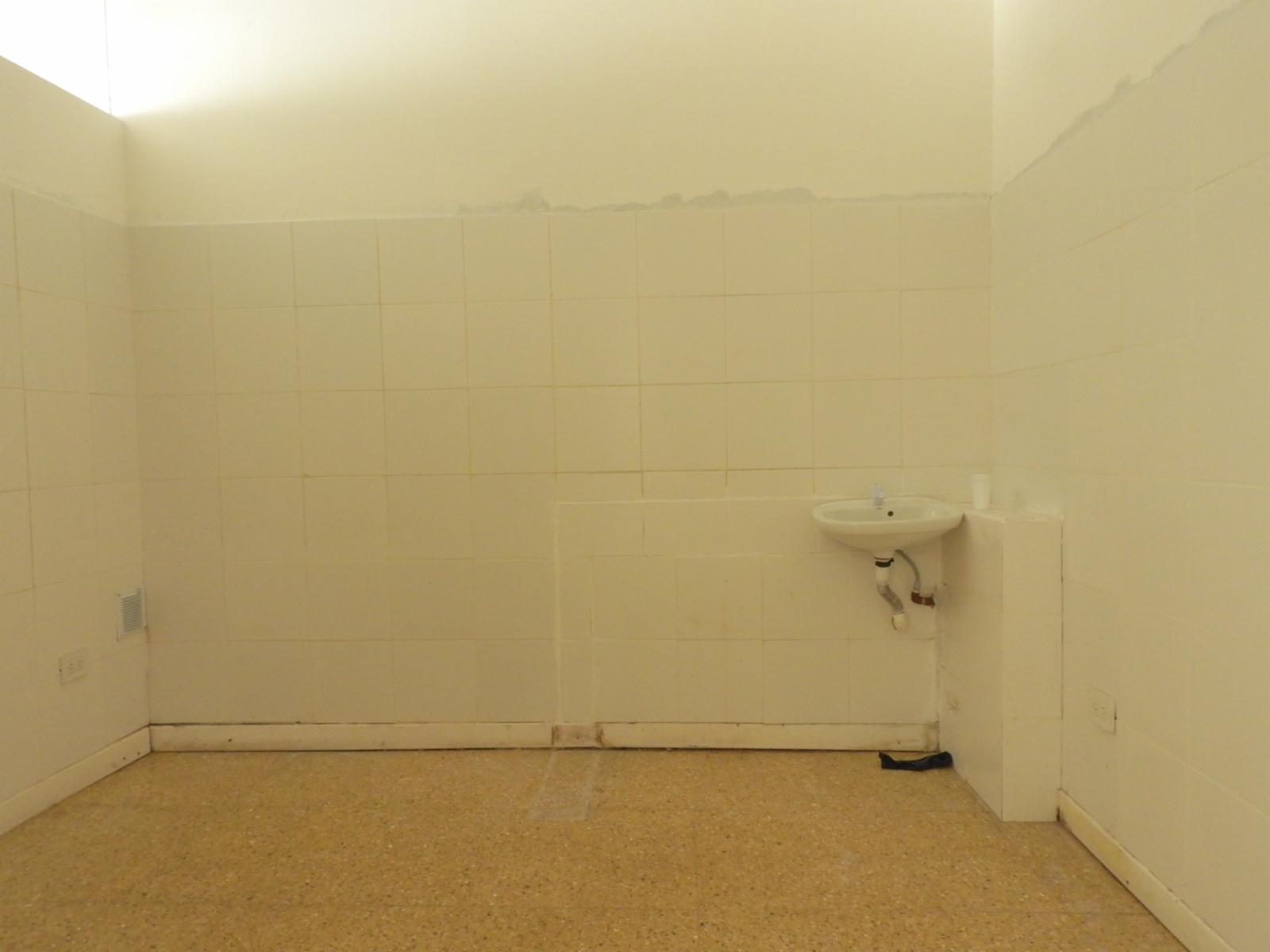 En Venta o Alquiler - Amplio Local a La Calle en Pleno Puerto — foto 3