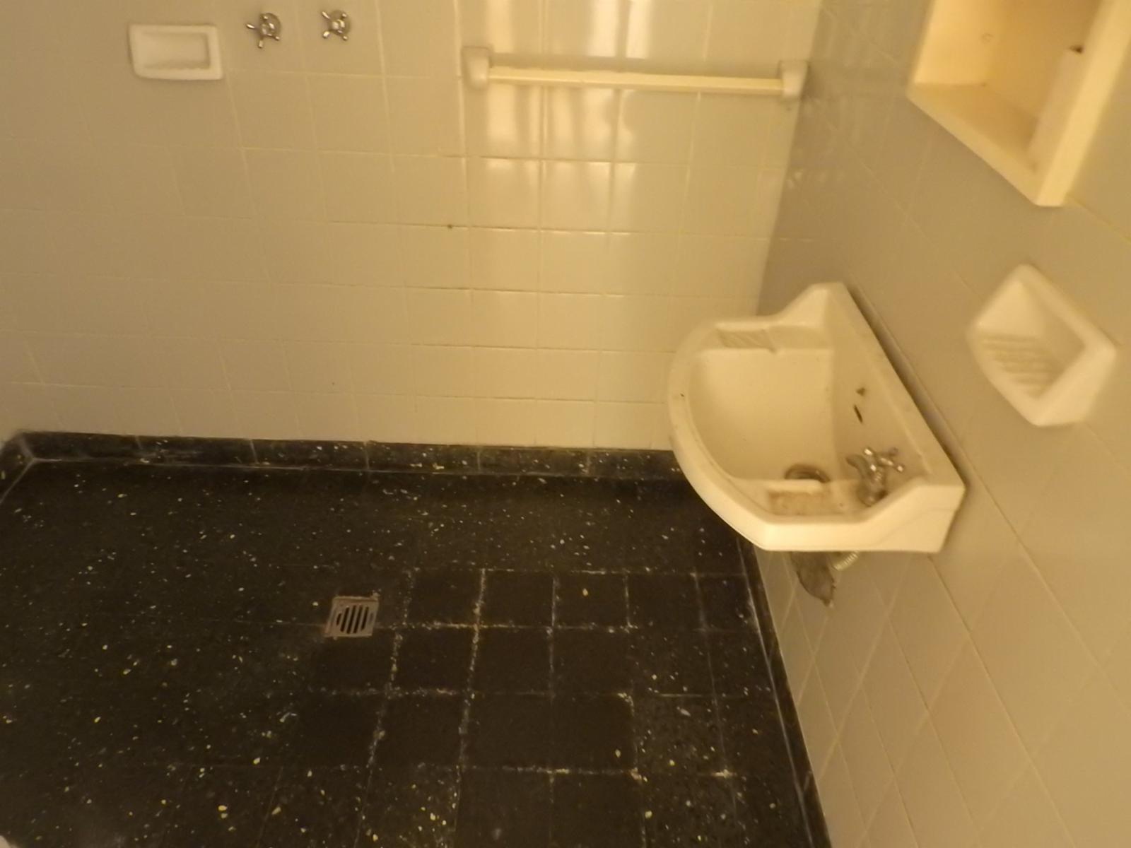En Venta o Alquiler - Amplio Local a La Calle en Pleno Puerto — foto 9
