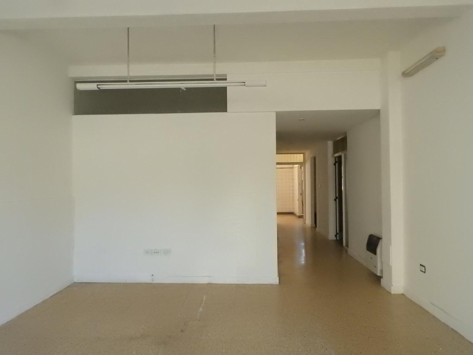 En Venta o Alquiler - Amplio Local a La Calle en Pleno Puerto — foto 10
