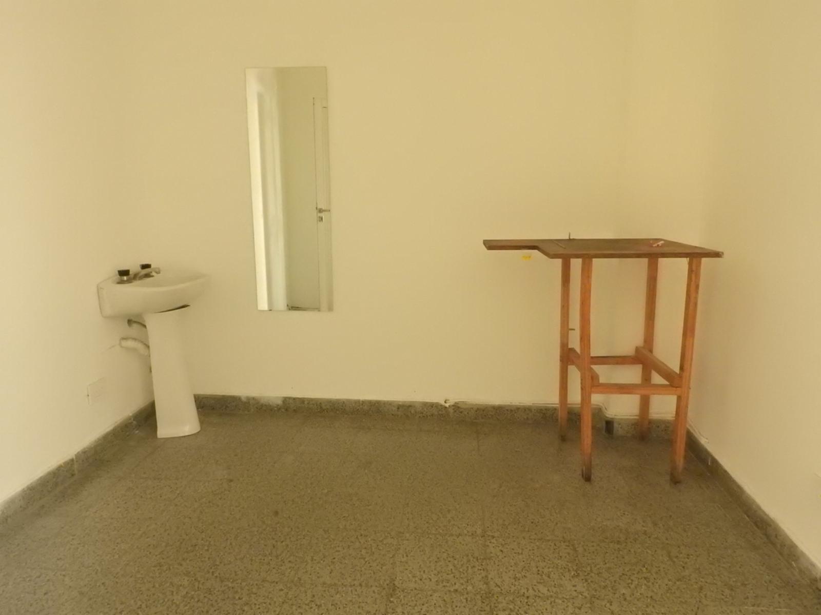 En Venta o Alquiler - Amplio Local a La Calle en Pleno Puerto — foto 11