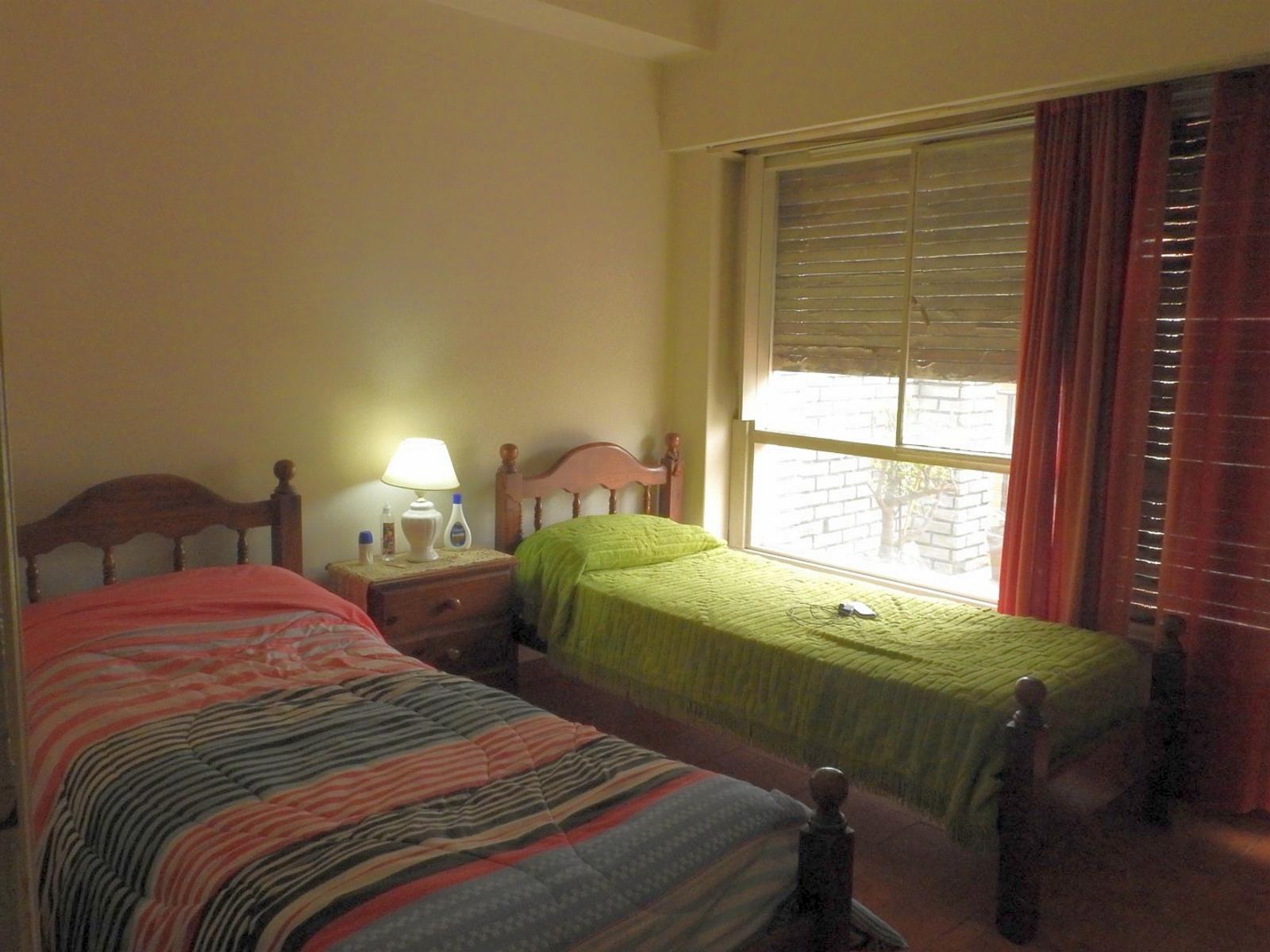 En Venta - Depto 4 Ambientes con Gran Balcón Terraza y Vista Lateral Al Mar en Centro — foto 7