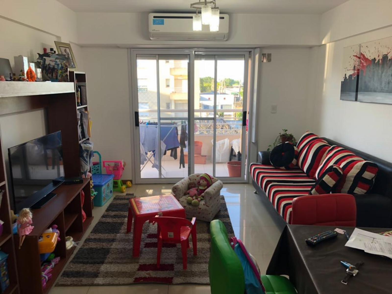 SE VENDE URGENTE DEPARTAMENTO CON EXCELENTE UBICACIÓN — foto 3