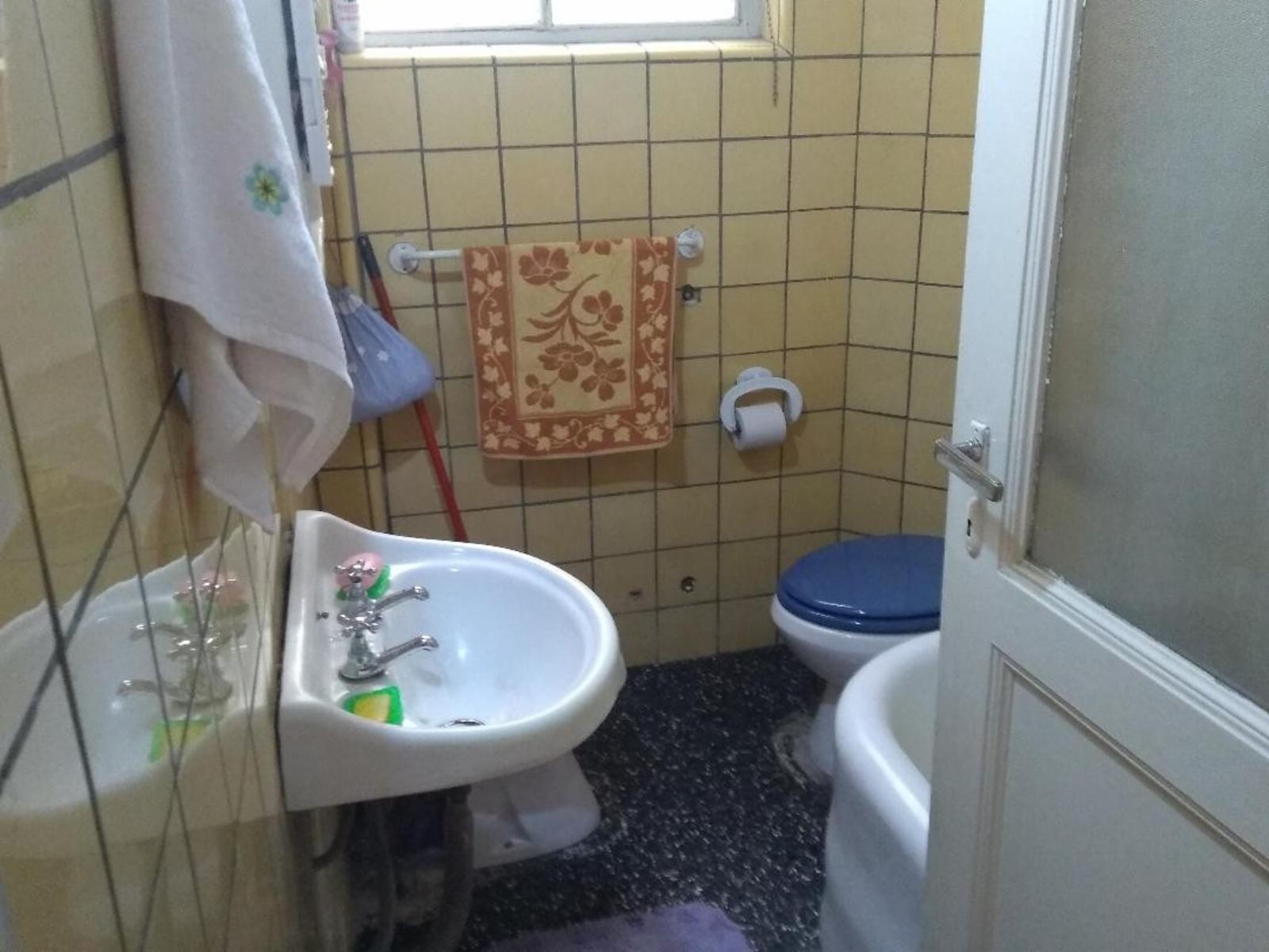 SAN TELMO. SOBRE CHILE AL 500 ENTRE BOLIVAR Y PERU 3 AMBS 2 BAÑOS, PATIO CUBIERTO. PLANTA BAJA LAVADERO SON 60M2 POR ESCRITURA. U.$.S. 69.900 OPORTUNIDAD UNICA — foto 7