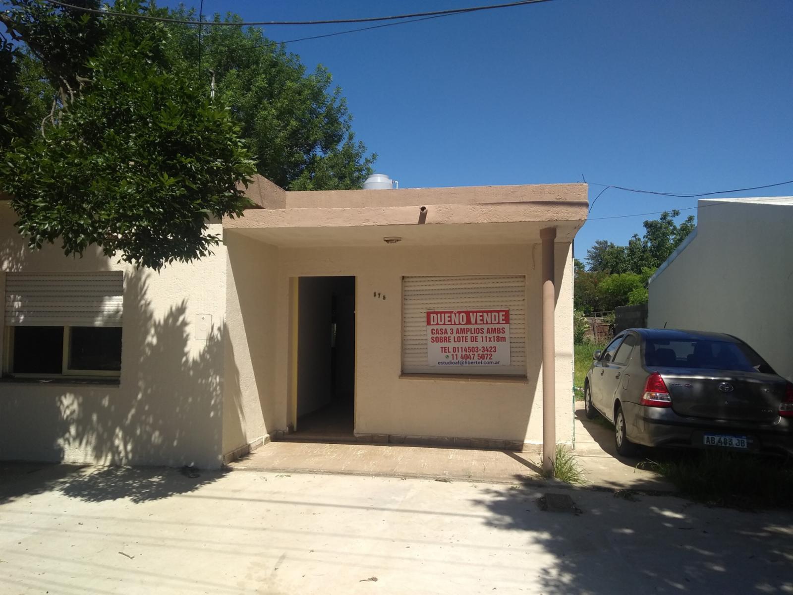 CIUDAD DE CORRAL DE BUSTOS PCIA DE CORDOBA. DUEÑO VENDE CASA DE TRES 3 AMBIENTES AMPLIOS ENTRADA DE COCHE. SOBRE LOTE DE 11X18 METROS EN ZONA RESIDENCIAL A 7 CUADRAS DEL CASINO PROVINCIAL DE CBA