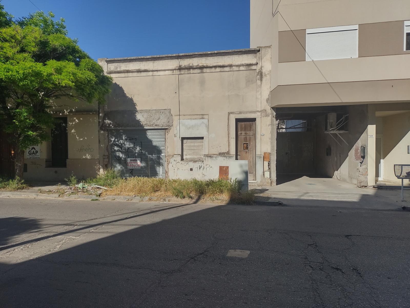 Vendo terreno con casa a demoler
