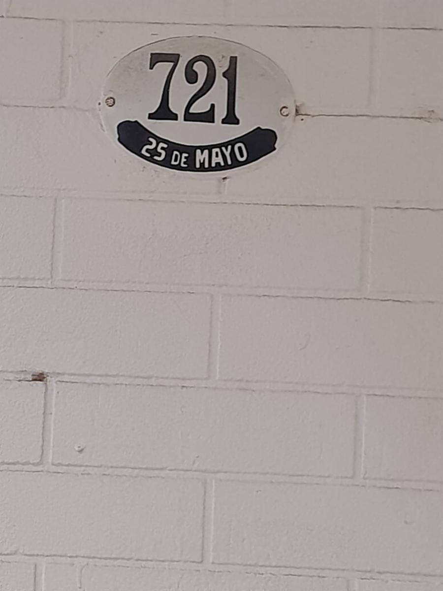 Buena inversión en pleno centro de Lamarque. Casa con salon comercial. — foto 4