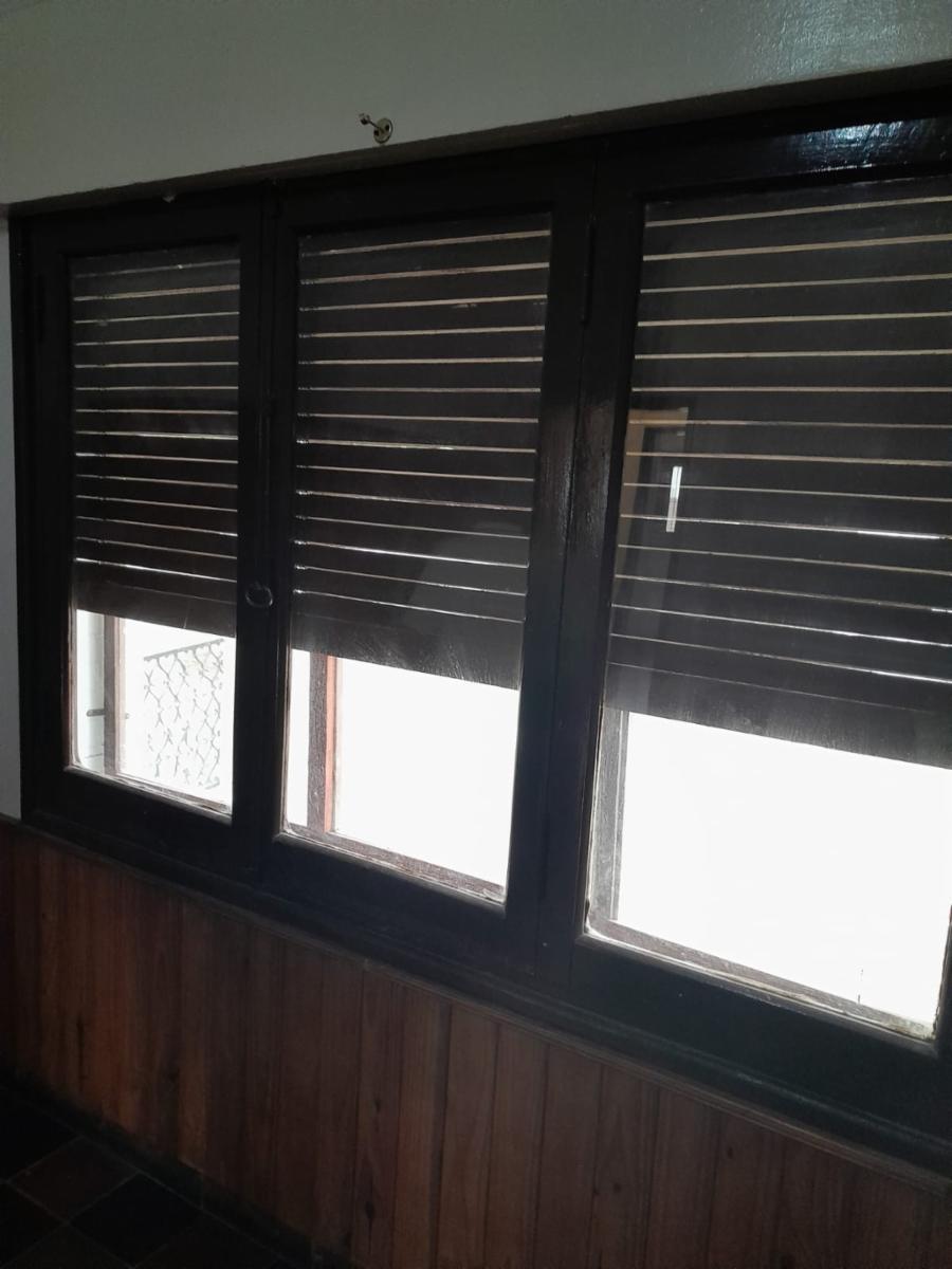 Buena inversión en pleno centro de Lamarque. Casa con salon comercial. — foto 7