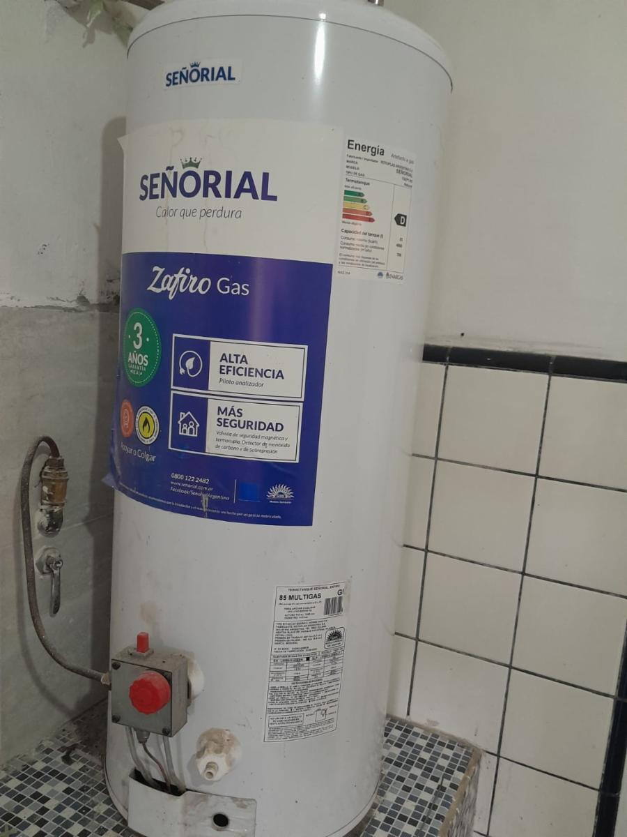 Buena inversión en pleno centro de Lamarque. Casa con salon comercial. — foto 14