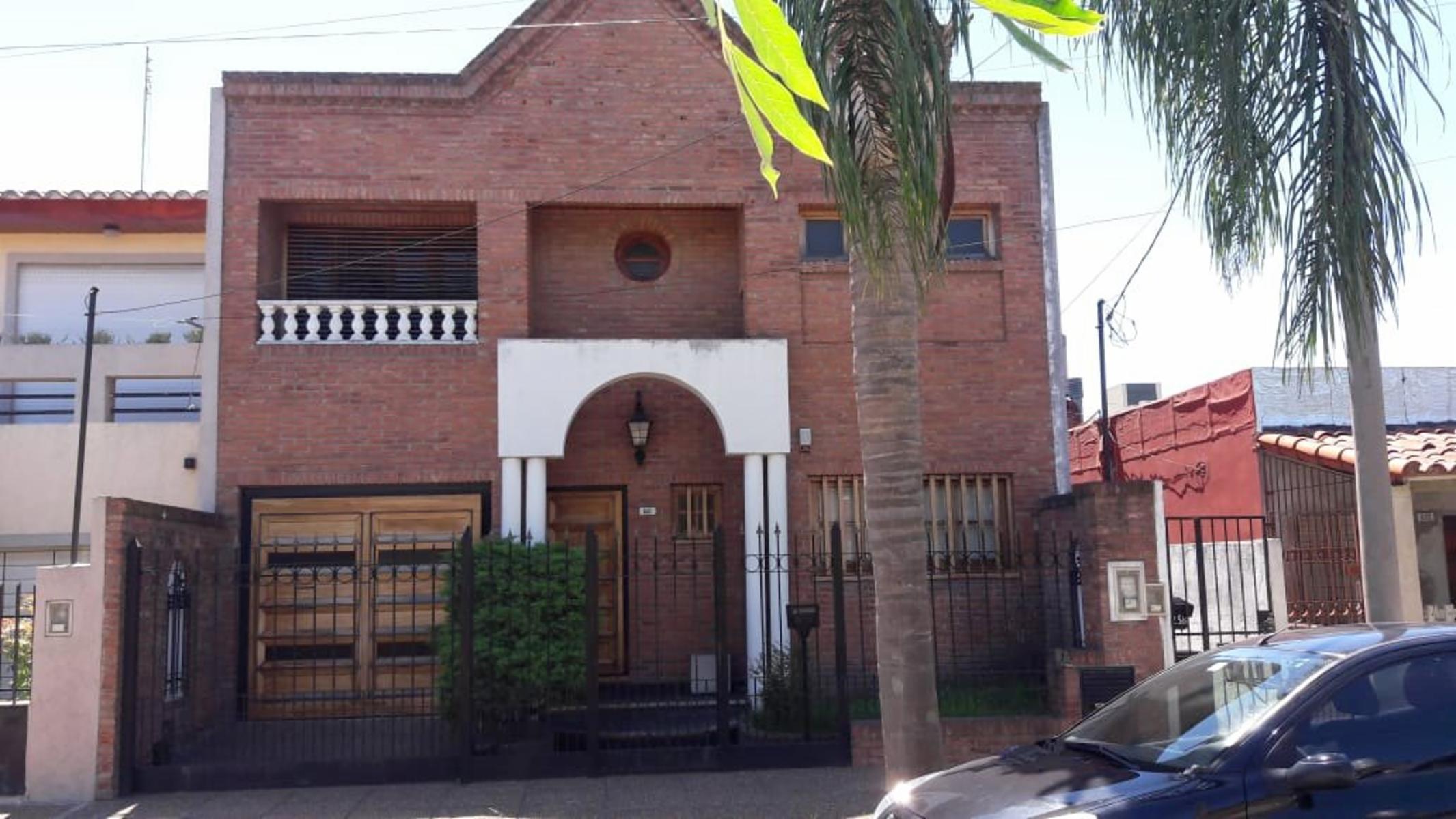 HAEDO. CHALET DE CATEGORÍA 4 AMB U$S 265.000.