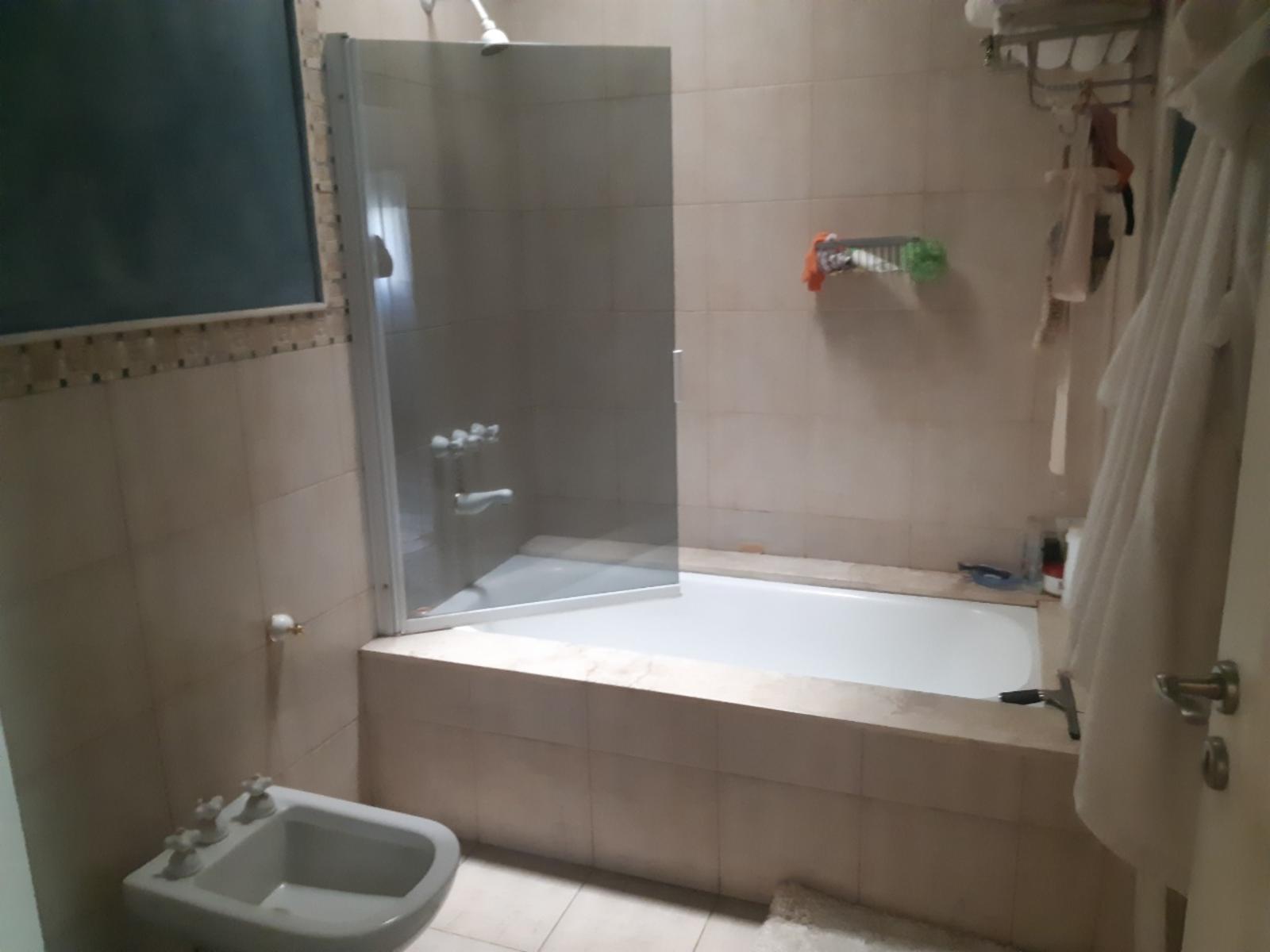 HAEDO NORTE EXCELENTE CASA, CONSTRUCCIÓN DE JERARQUÍA. FONDO LIBRE, PISCINA TERRAZA PARRILLA — foto 2