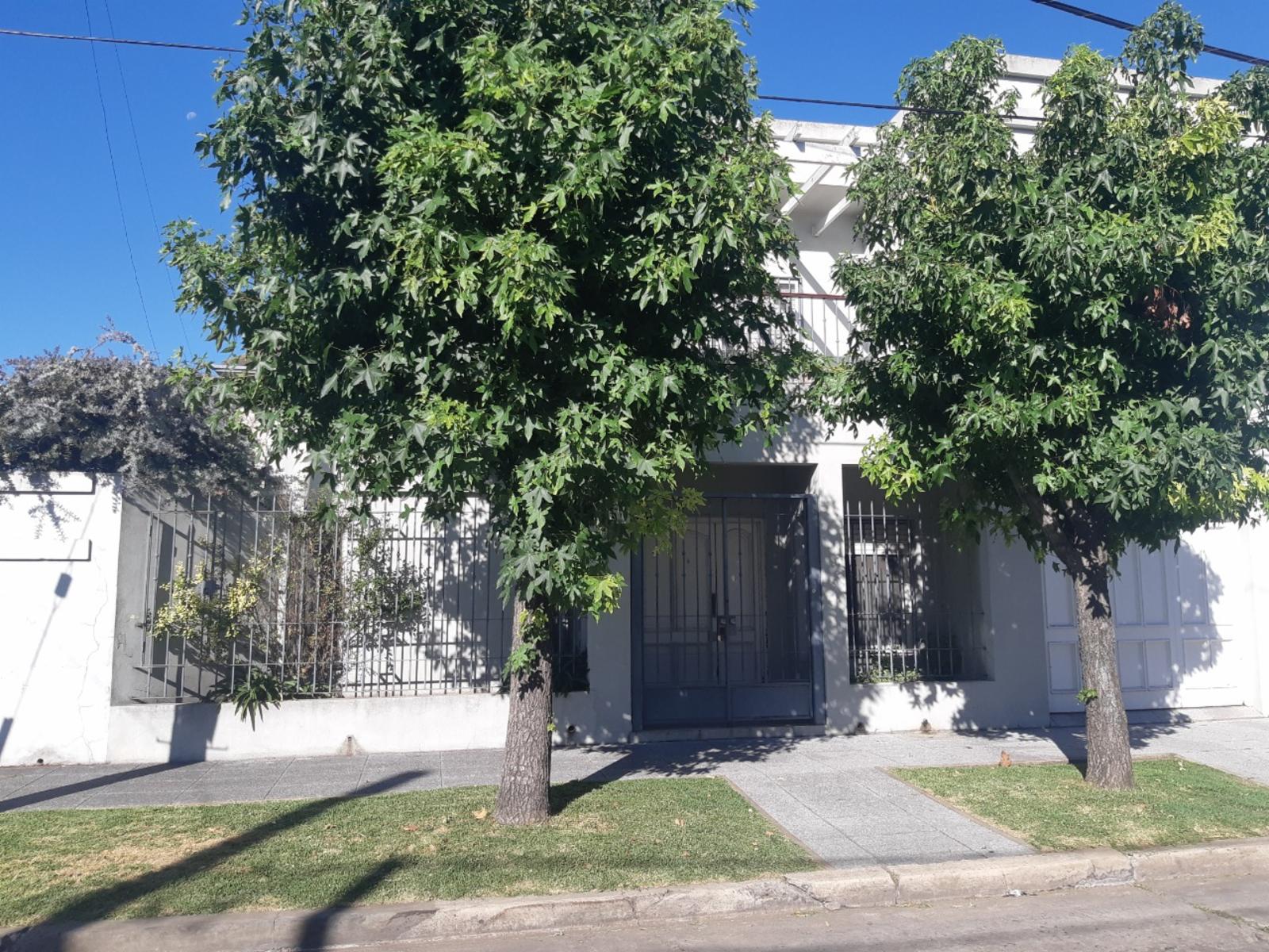HAEDO NORTE EXCELENTE CASA, CONSTRUCCIÓN DE JERARQUÍA. FONDO LIBRE, PISCINA TERRAZA PARRILLA — foto 4